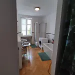 Altbau-traum Mit Riesen-dachterrasse