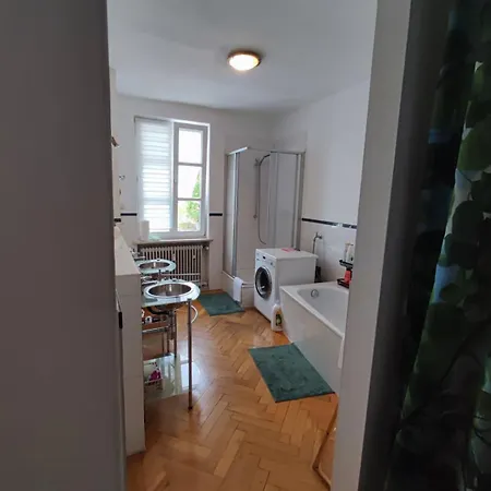 Altbau-traum Mit Riesen-dachterrasse