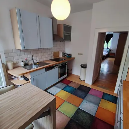 Altbau-traum Mit Riesen-dachterrasse Апартаменты