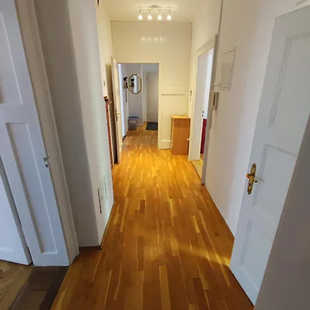 Altbau-traum Mit Riesen-dachterrasse Апартаменты *