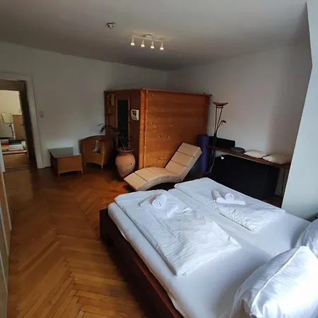Altbau-traum Mit Riesen-dachterrasse *