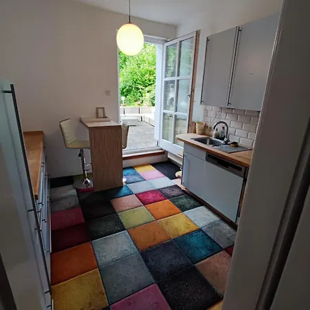 Altbau-traum Mit Riesen-dachterrasse Апартаменты *